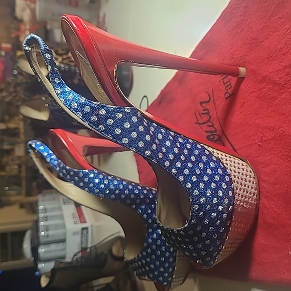 Christian Louboutin - Picture 12 of 12